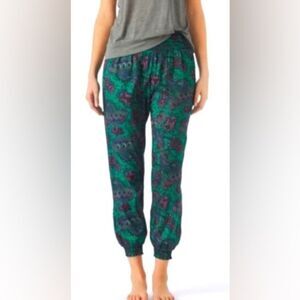 Aerie Lightweight Green Paisley Print Smocked Waist Jogger Pants. Medium.